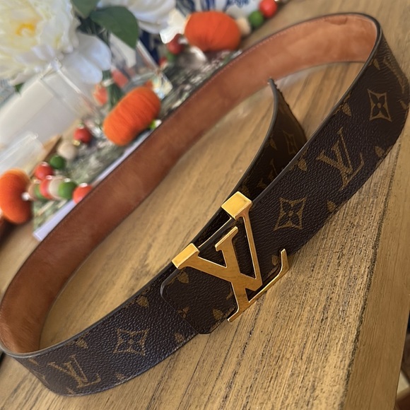 Authentic Loui Vuitton Initiales Leather brown belt . 106 cm - Picture 3 of 8